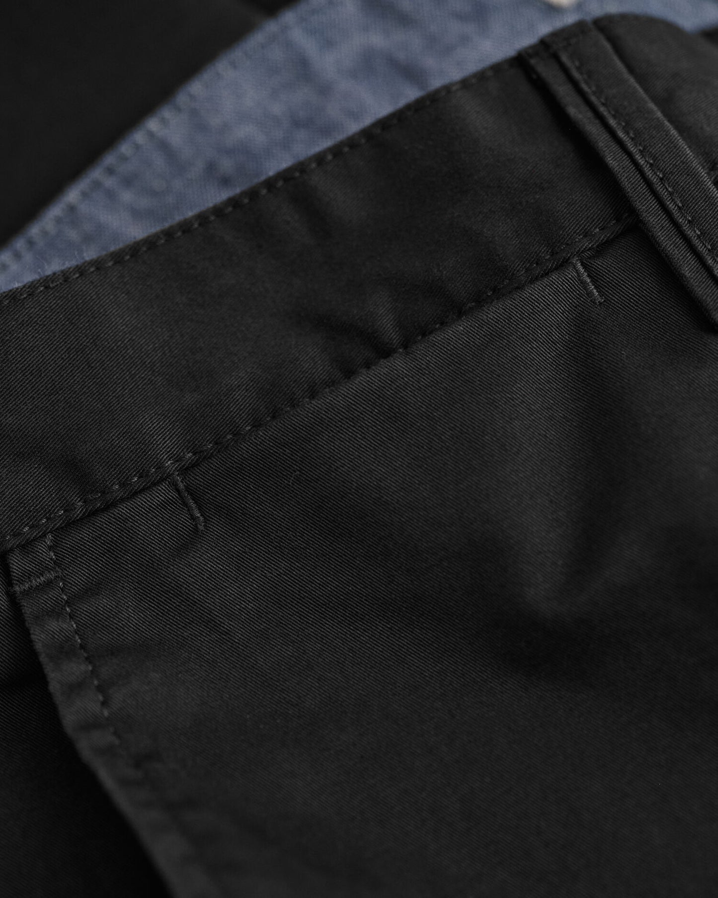 Pantalon chino en sergé coupe droite