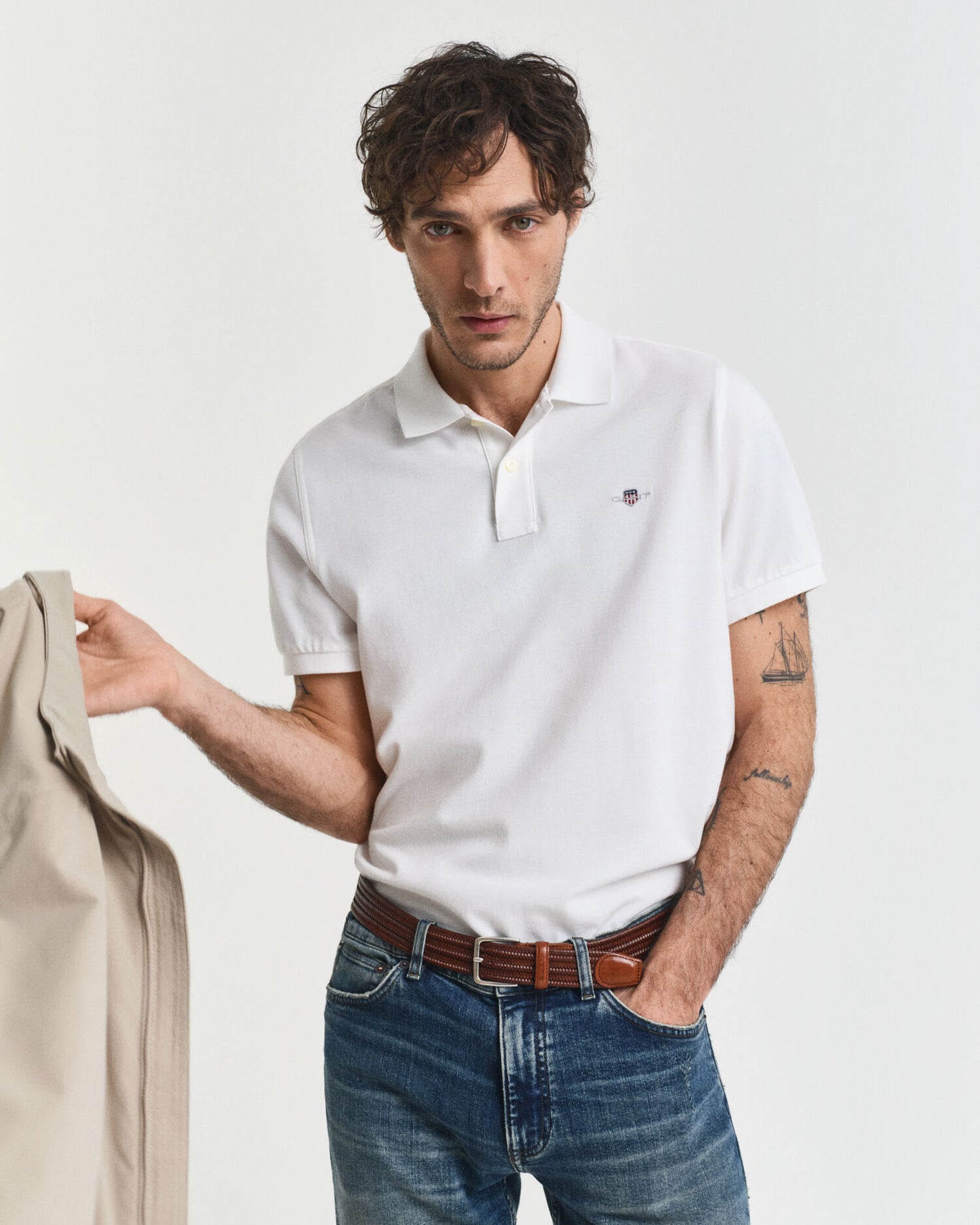 Polo piqué coupe classique avec écusson