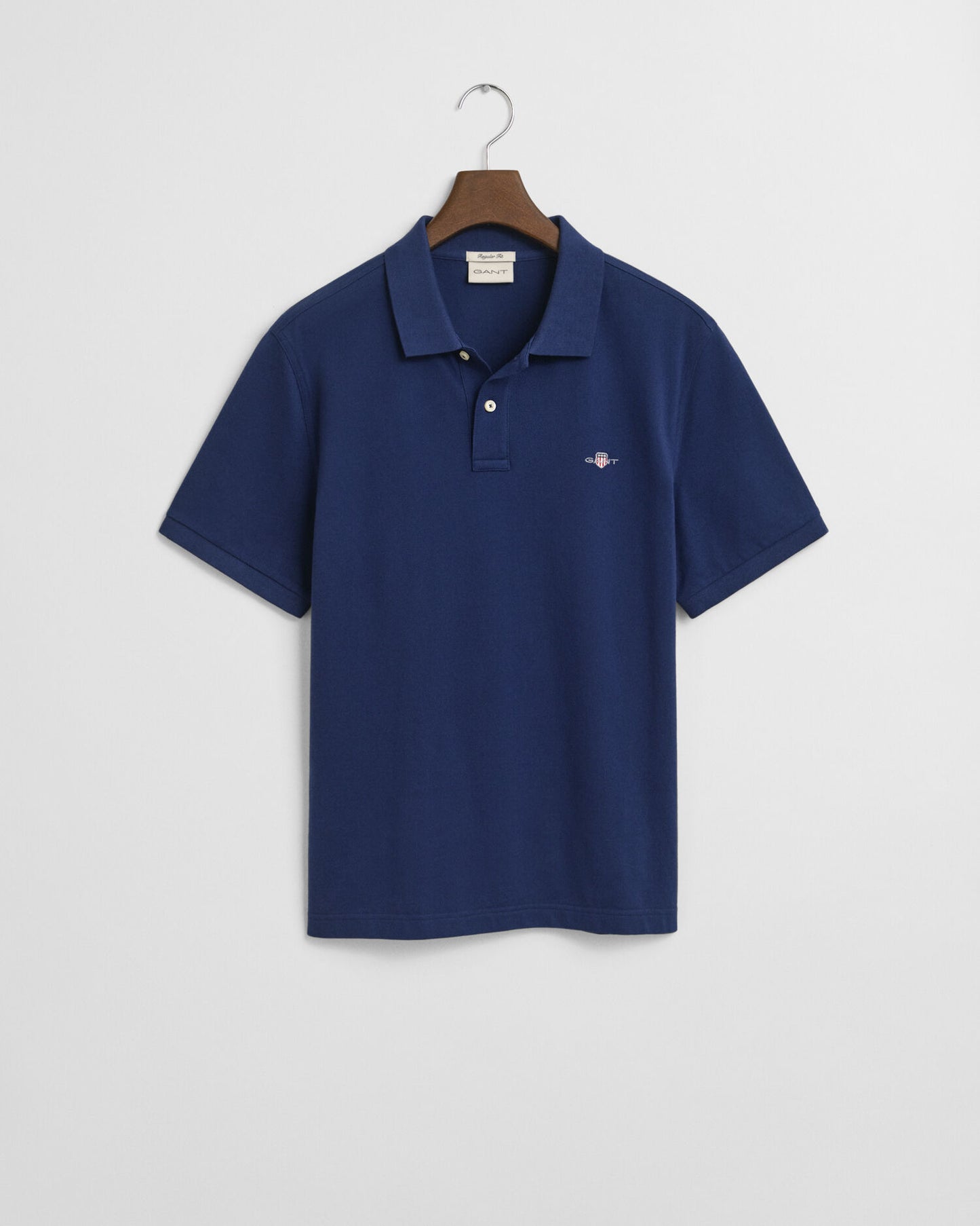 Polo piqué coupe classique avec écusson