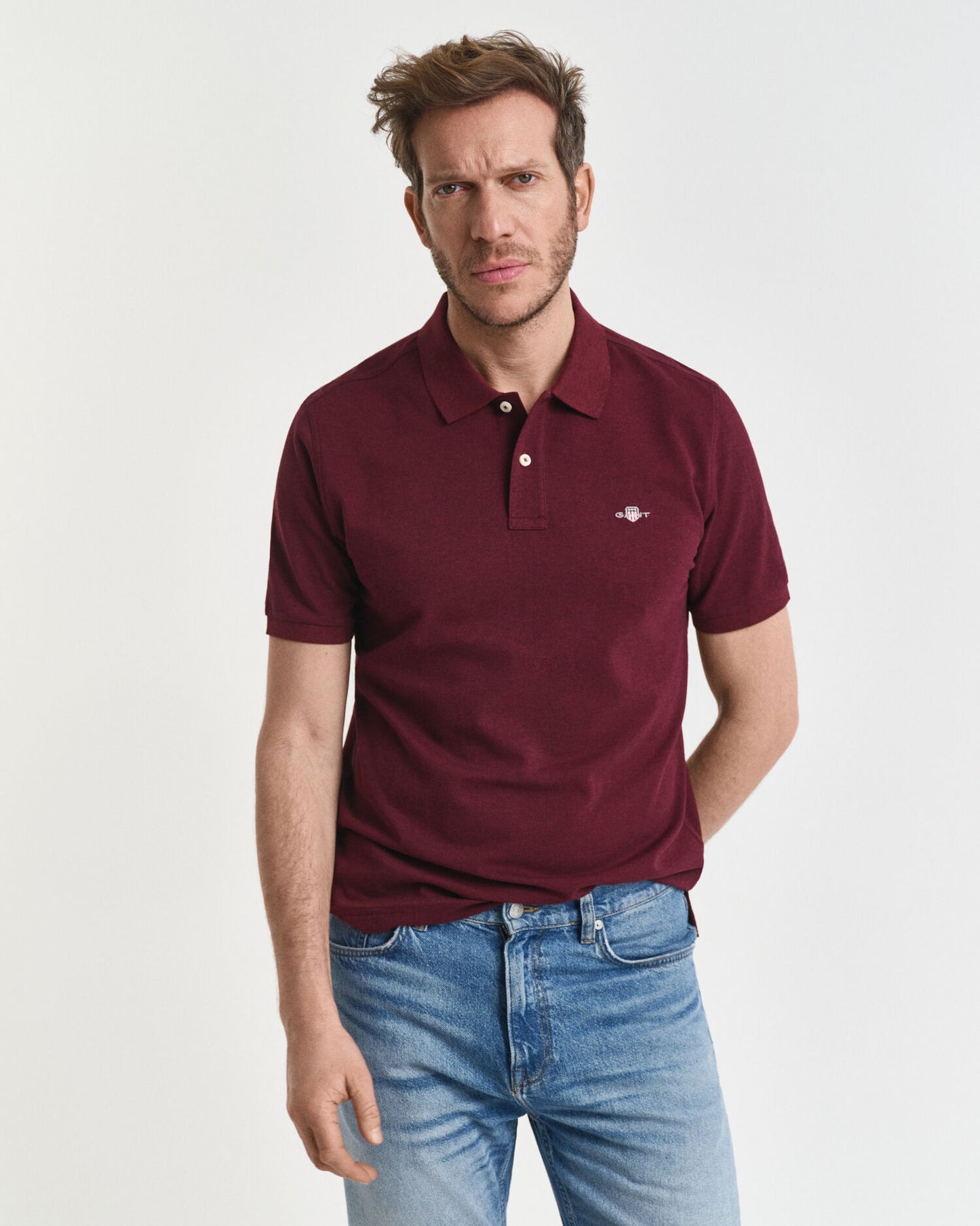 Polo piqué coupe classique avec écusson