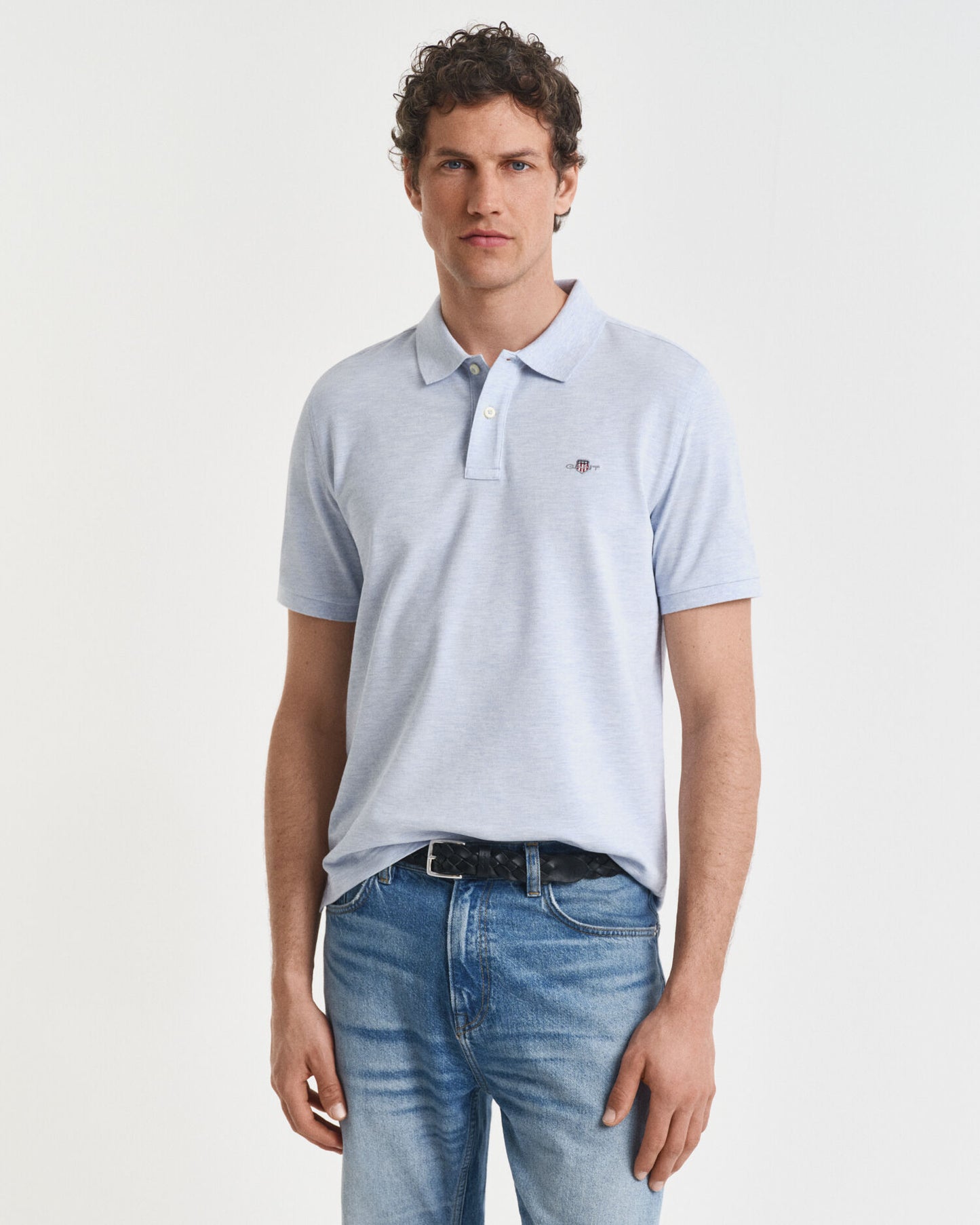 Polo piqué coupe classique avec écusson
