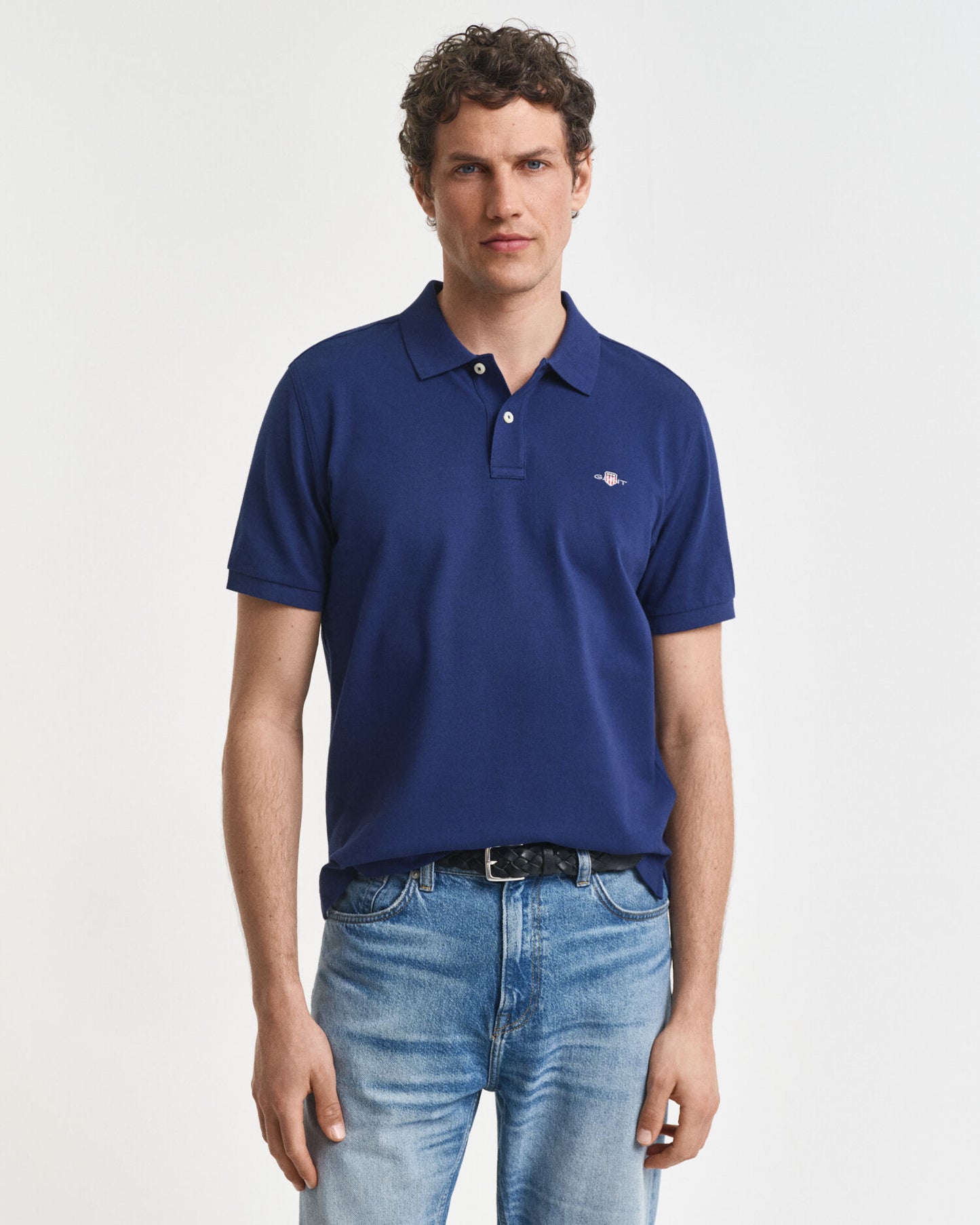 Polo piqué coupe classique avec écusson