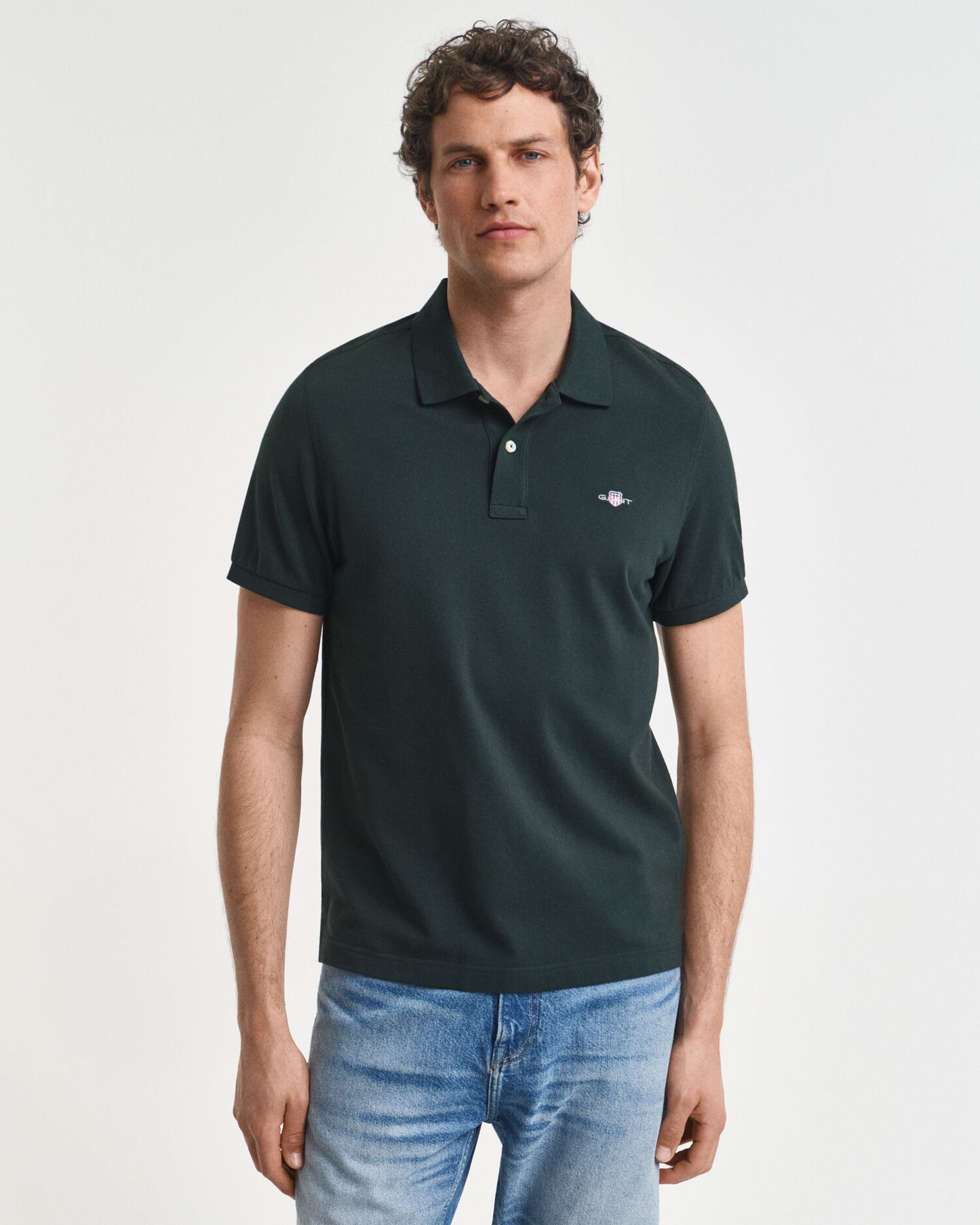 Polo piqué coupe classique avec écusson