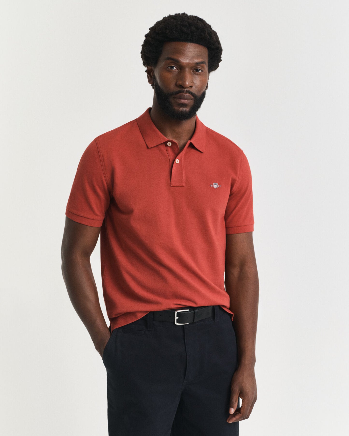 Polo piqué coupe classique avec écusson