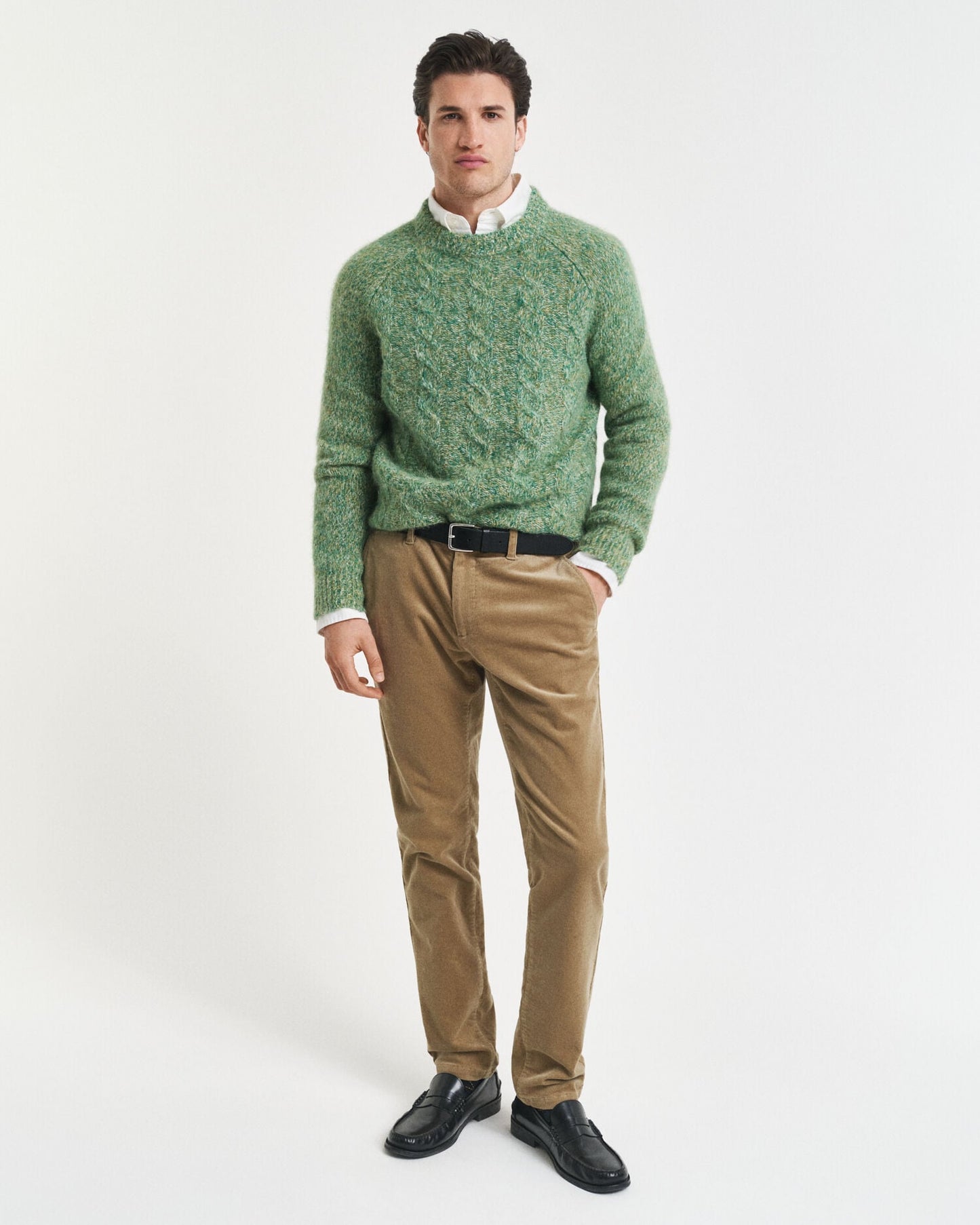 Pantalon chino en velours côtelé coupe ajustée